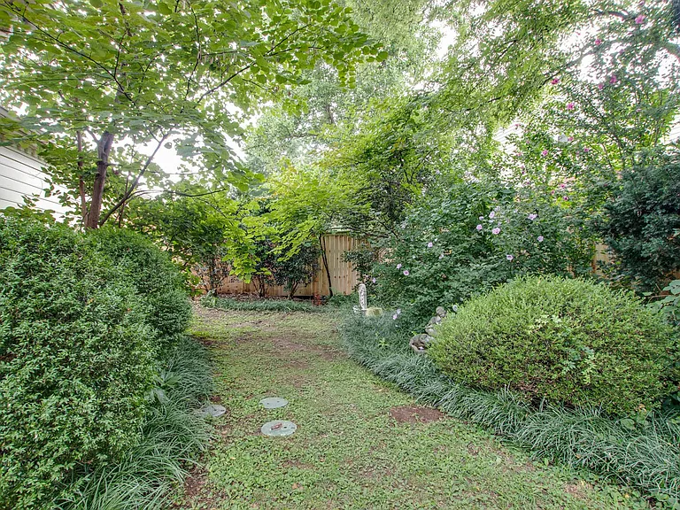 Bowlingate Ln — Photo 44