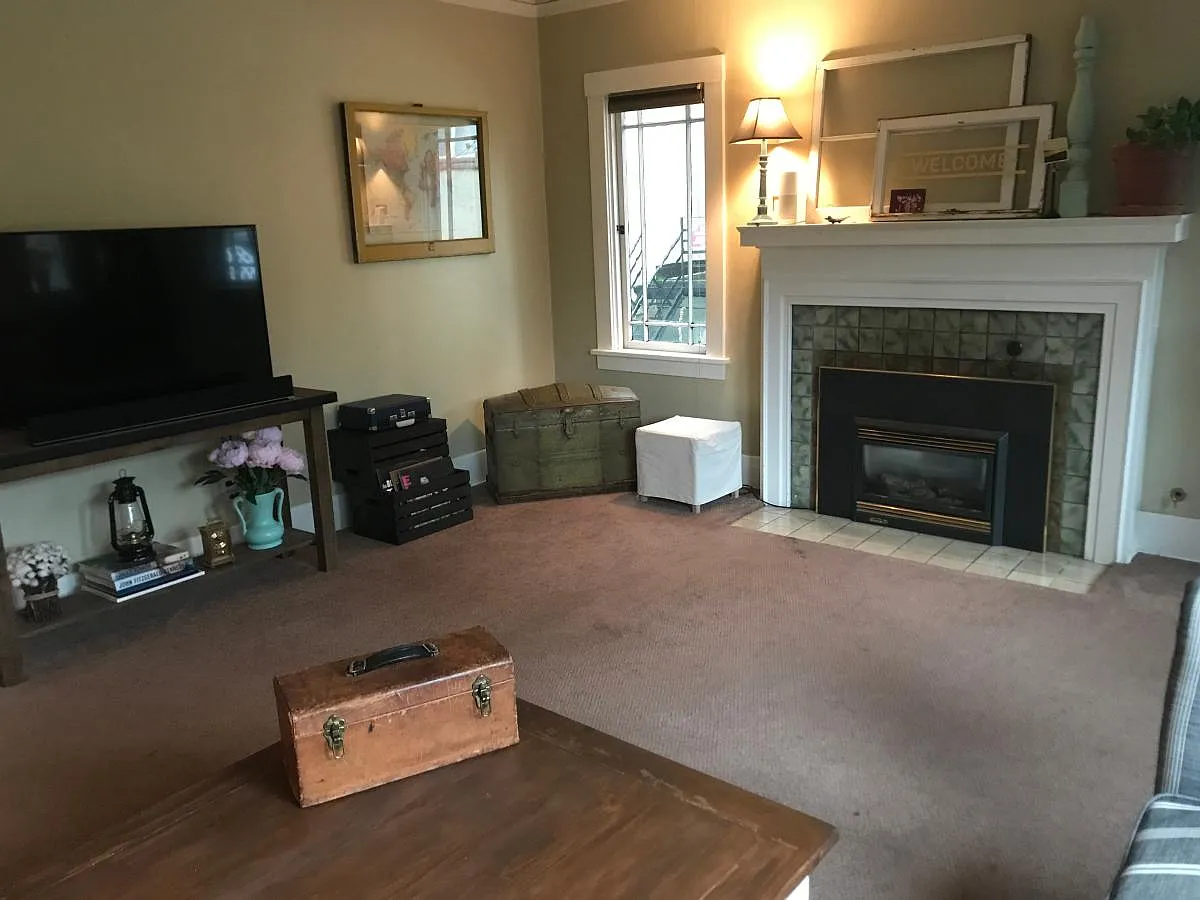 Gas fireplace in LR - 1827 NE 11th Ave