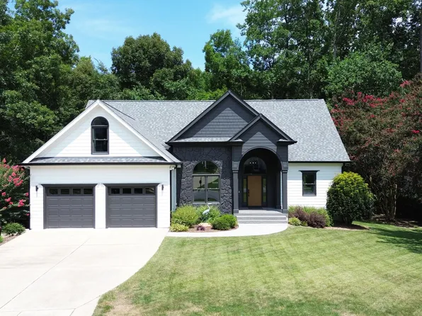 754 Parkridge Dr, Clayton, NC 27527