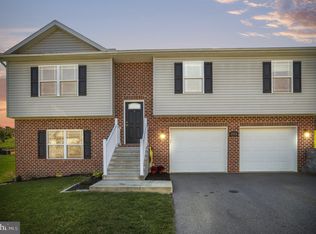 753 Golden Spring Dr, Waynesboro, PA 17268