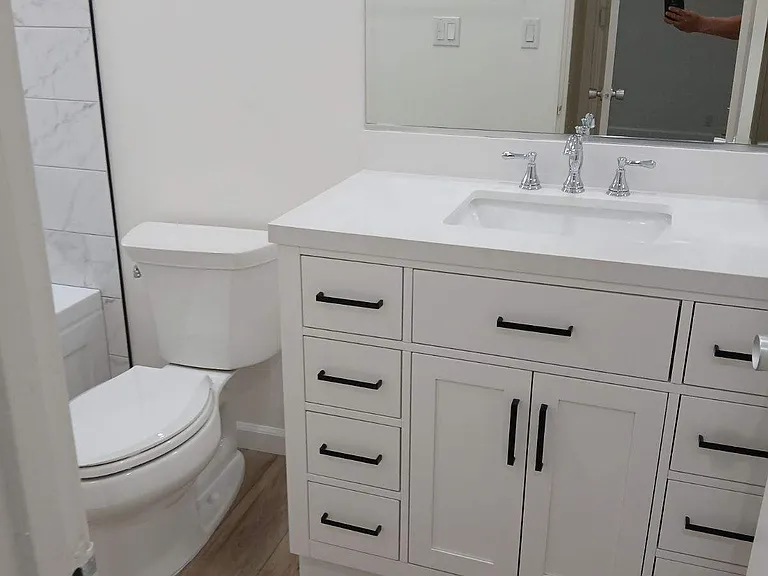 533 S Hudson Ave — Photo 14
