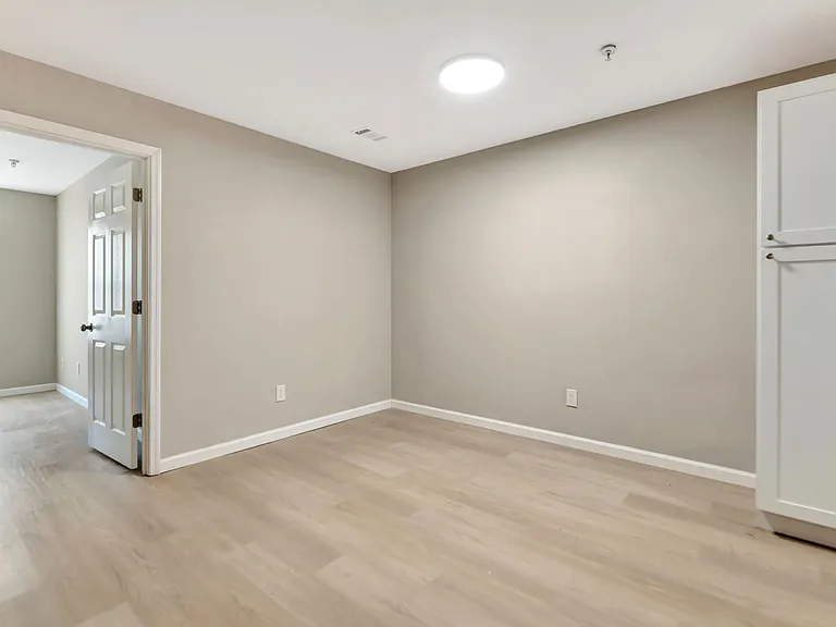 Creekside Apartments — Photo 10