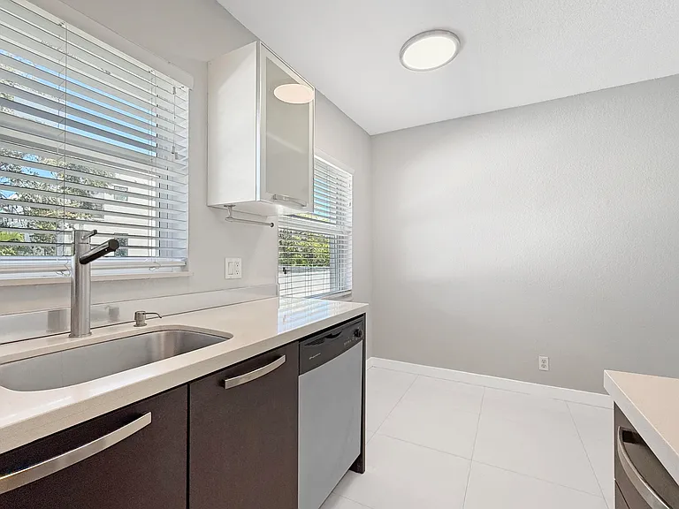 416 NE 15th Ave #12 — Photo 3