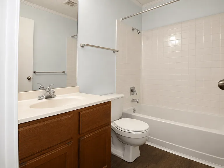 Coach House Apartments — Photo 38