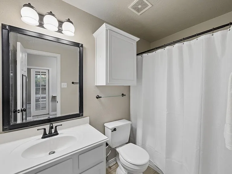 1125 Shady Knoll Ln — Photo 13