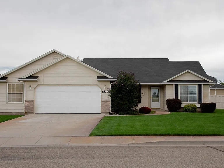 1520 Pilot St — Photo 1