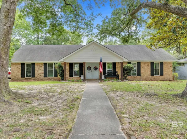 224 Cache Cir, Chickasaw, AL 36611
