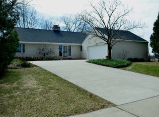 921 Sunset Dr, Hartford, WI 53027