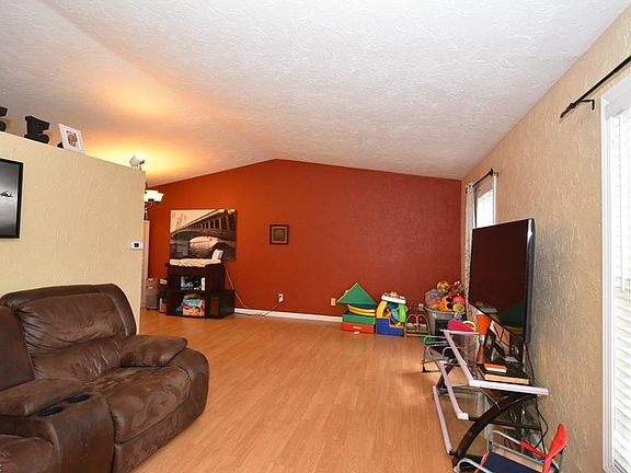 3rd image of 162 Dorset Ct
