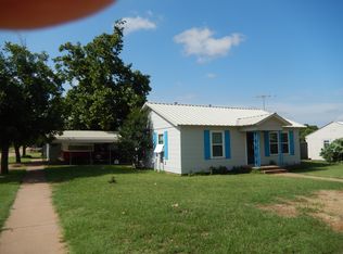 708 E 8th St, Rotan, TX 79546