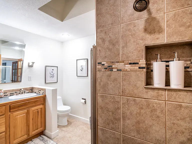 3915 Goodell Ln — Photo 24