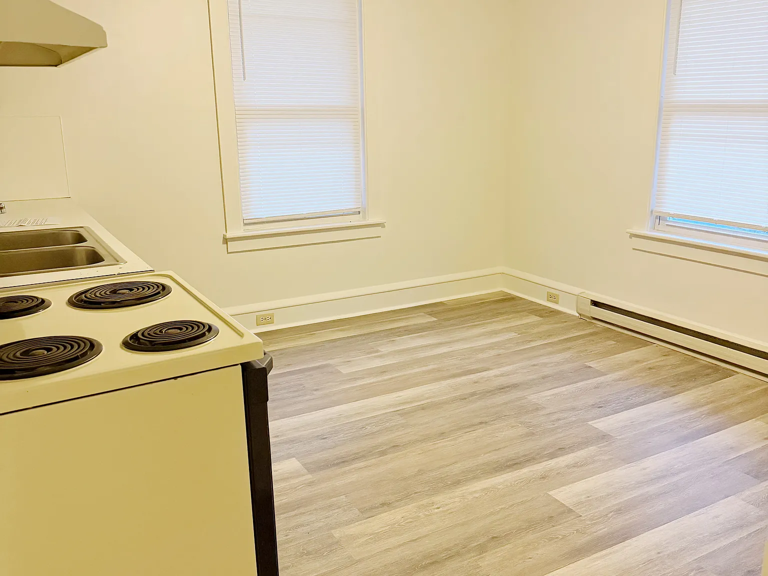 2 bed, 600 sqft, $1,300 — Photo 2