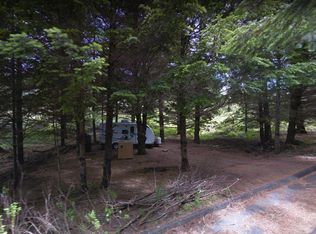 59 Madrone Rd, Whitethorn, CA 95589