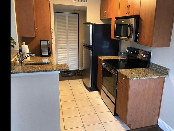 5th image of 11574 Westwood Blvd #1423