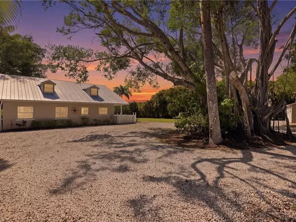 1313 Driftwood DR, NORTH FORT MYERS, FL 33903