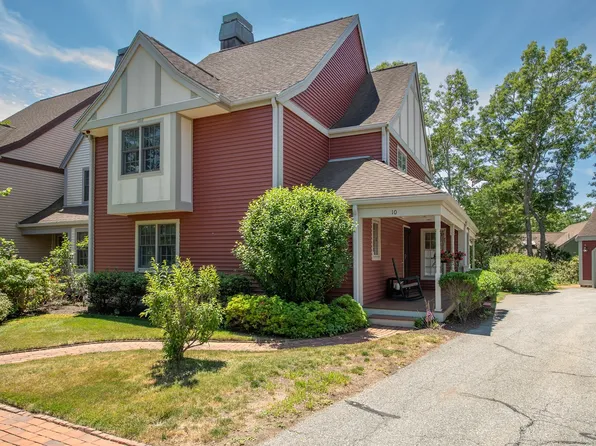 10 Village Green Cir, Mashpee, MA 02649