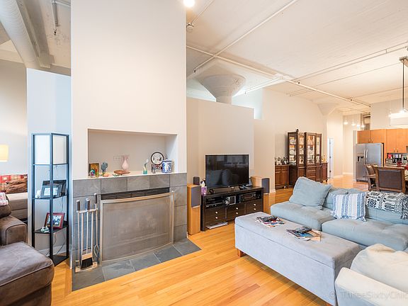 4th image of 547 S Clark St APT 805