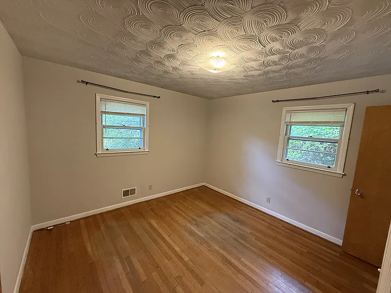 113 Midland Dr — Photo 20