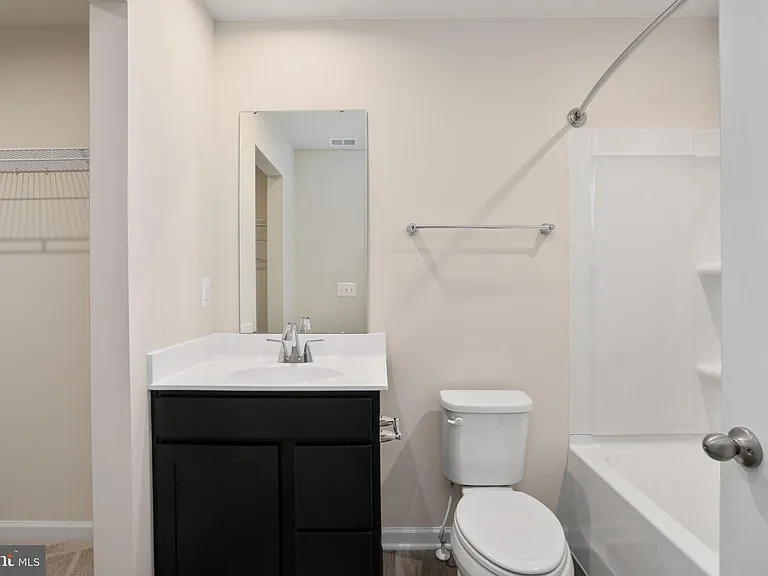 7263 Congressional Cir — Photo 37