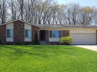 2447 Doris Dr, Brighton, MI