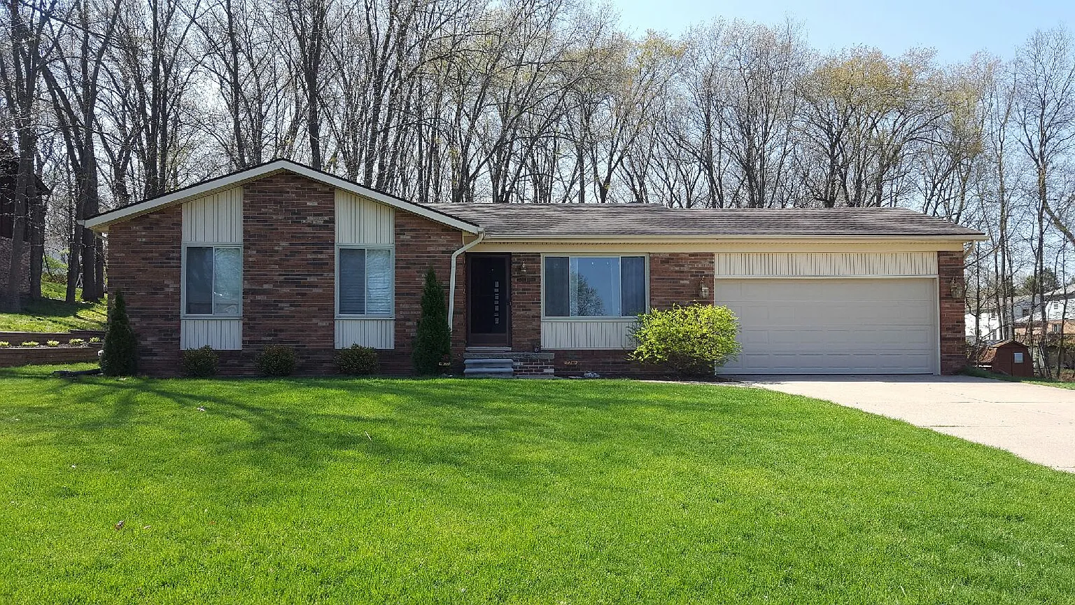 2447 Doris Dr photo 1