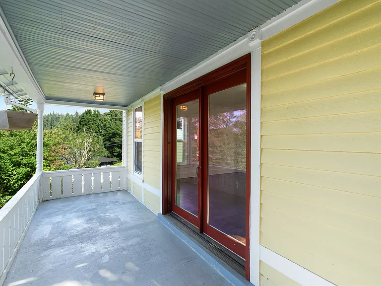 605 Terrace Ave — Photo 3