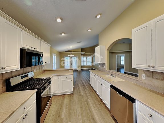 3rd image of 33327 Irongate Dr