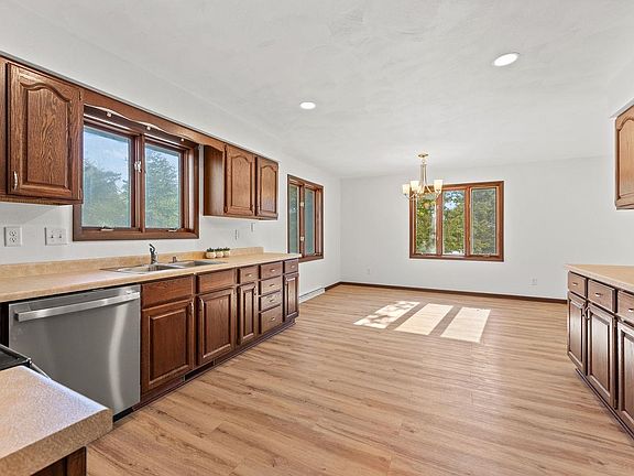 3rd image of 421 Bowman Rd