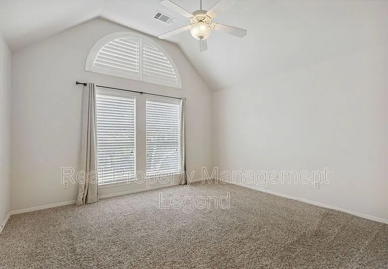 5004 Seville Ln — Photo 32