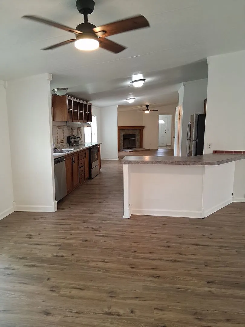 Charming 4BR Home in Cave Springs — Photo 1