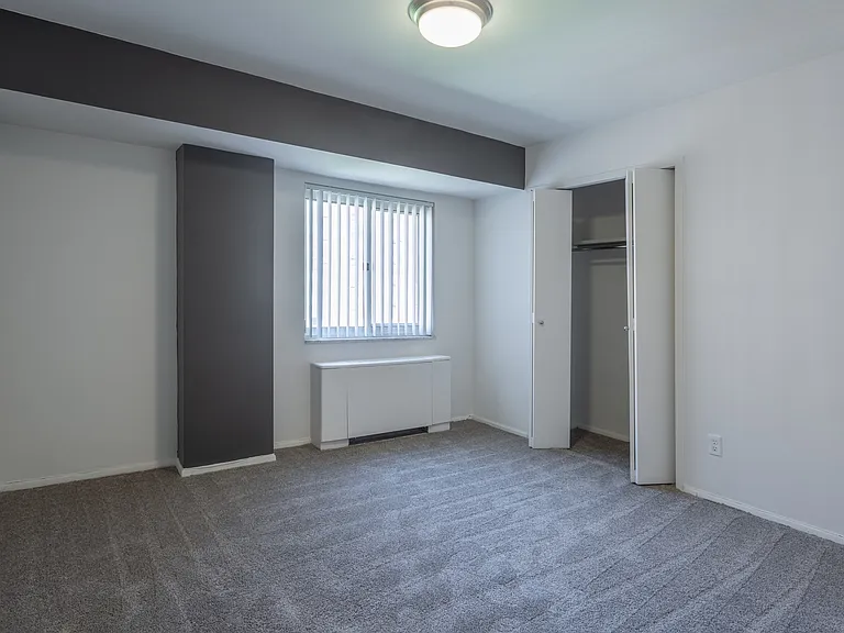 Shoreham Apartments — Photo 6