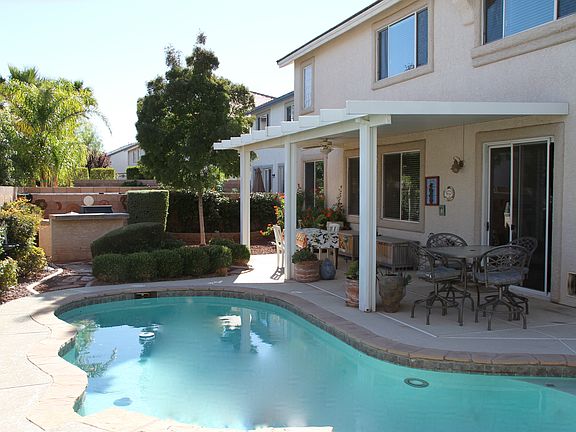 Pool, Spa, Built In Bar-b-q