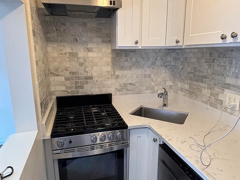 171 W 23rd St #3A — Photo 7