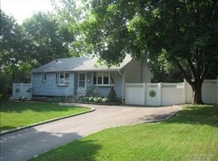 4 Eugene Dr, Kings Park, NY 11754
