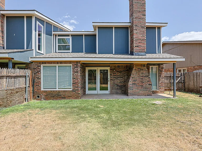 8308 Albany Ave — Photo 2