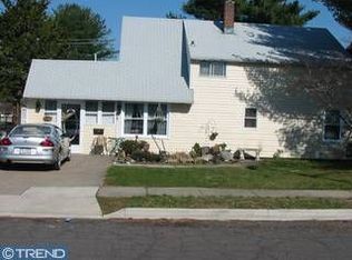 111 Ivy Hill Rd, Levittown, PA 19057