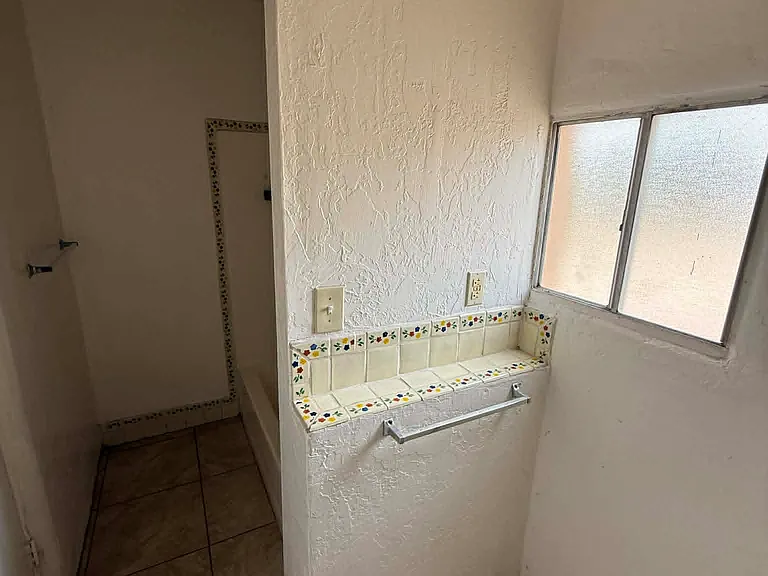 204 E Palmdale St — Photo 17