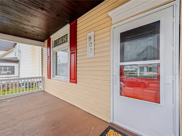 909 Russellwood Ave, Mc Kees Rocks, PA 15136