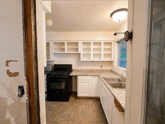 5th image of 10418 Alta Loma Way