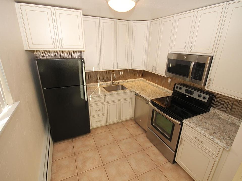 1st image of 136 N Lincoln St #9