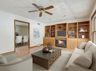 300 Forreston Dr, Cottage Grove, WI 53527