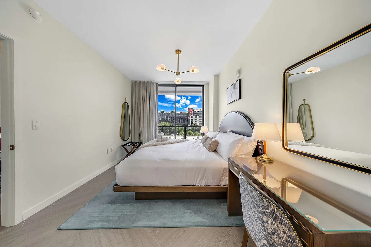1 bed, 1.0 bath, 398 sqft, $4,752 — Photo 2