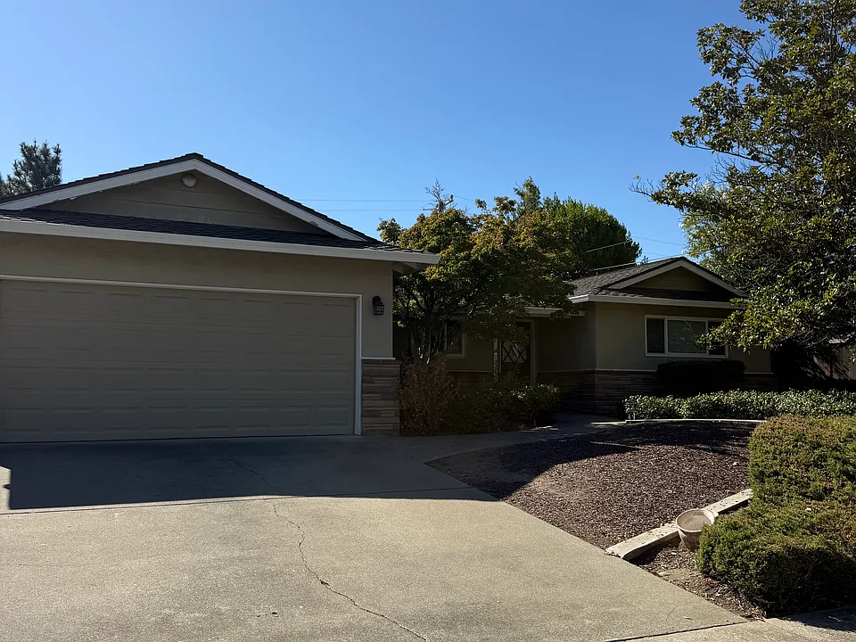 1984 Abinante Ln