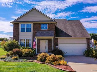 1923 Acorn Valley Dr, Howell, MI
