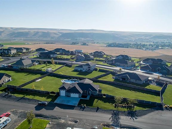 2nd image of 1002 S Coulee Vista Dr