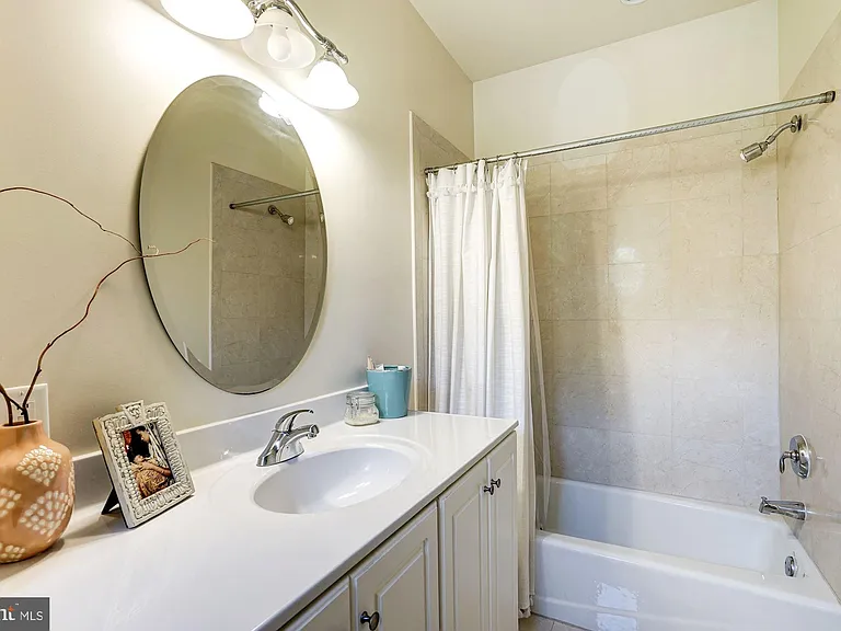 8105 Maya Ct — Photo 38