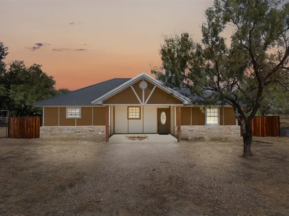 2040 W McCaleb Ln, Hamilton, TX 76531