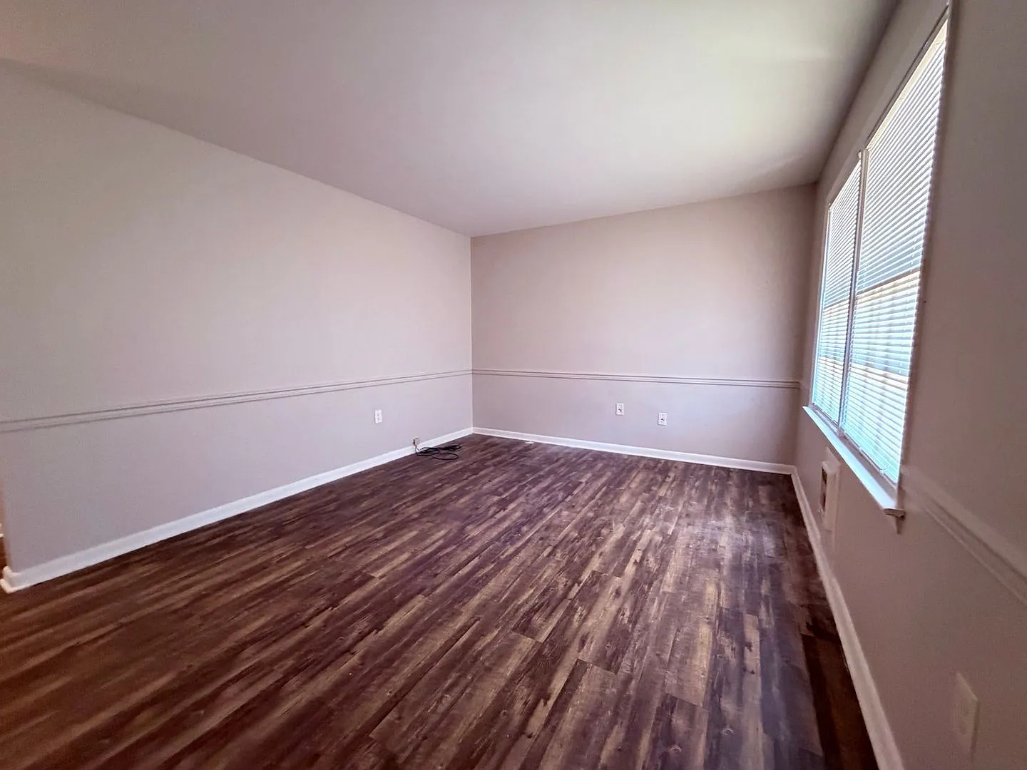 2 bed, 1.0 bath, $975 — Photo 3