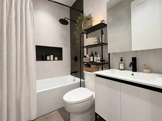 Bathroom, photo 1