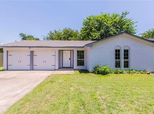 716 N Las Vegas Trl, White Settlement, TX 76108